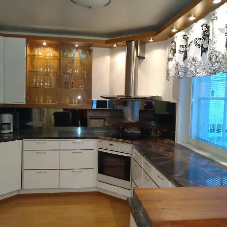 Semi-detached House With Sauna & Yard Near Center *