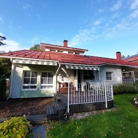 דירה Semi-detached House With Sauna