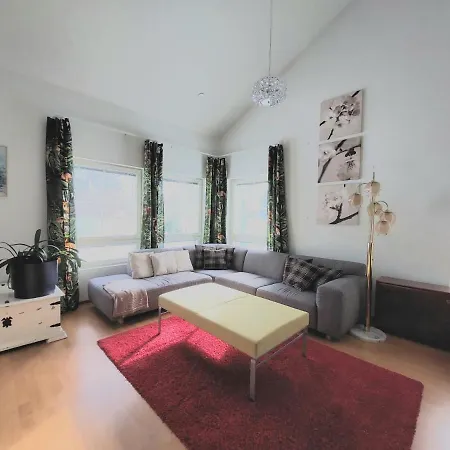 דירה Semi-detached House With Sauna