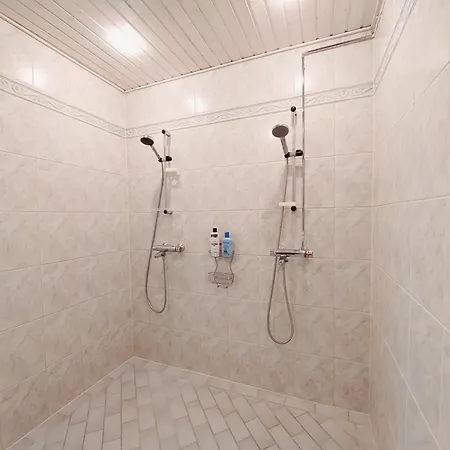 Semi-detached House With Sauna דירה