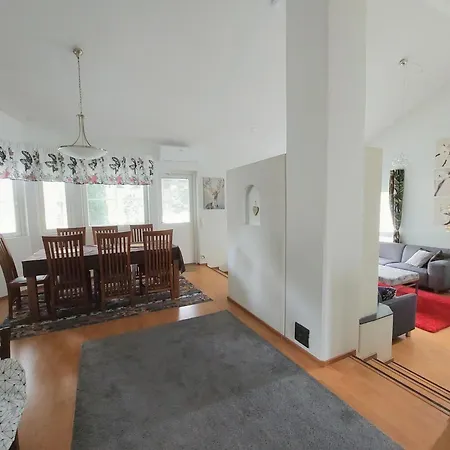 Semi-detached House With Sauna & Yard Near Center Apartamento