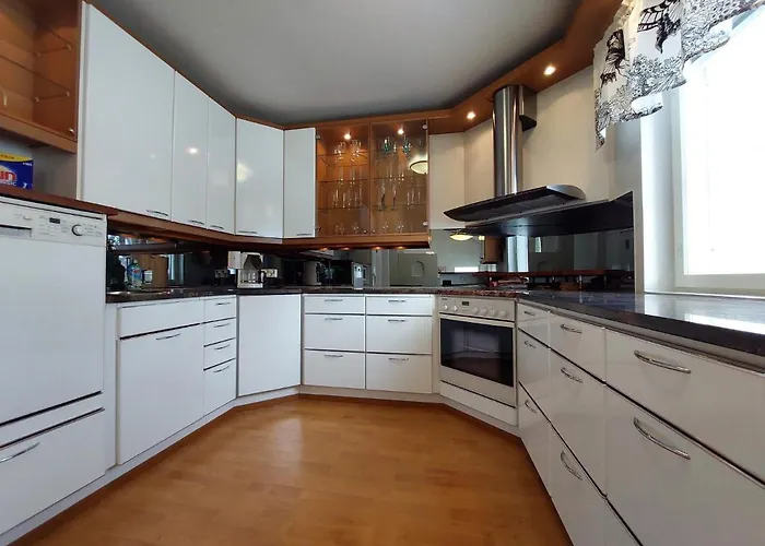 Semi-detached House With Sauna شقة