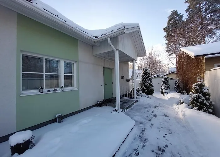 شقة Semi-detached House With Sauna *