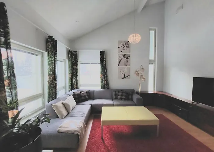 شقة Semi-detached House With Sauna *