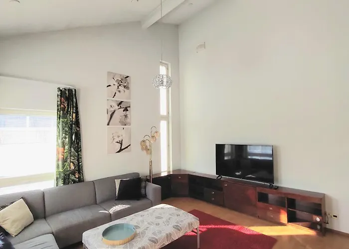 شقة Semi-detached House With Sauna