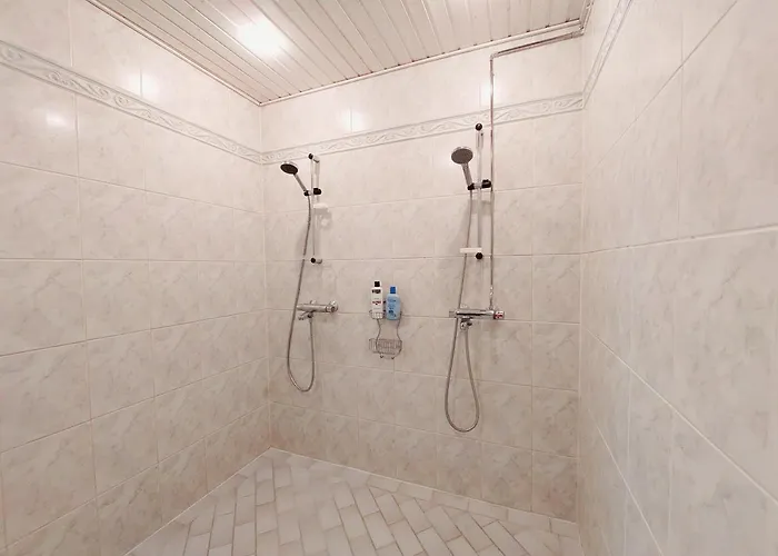 Semi-detached House With Sauna شقة